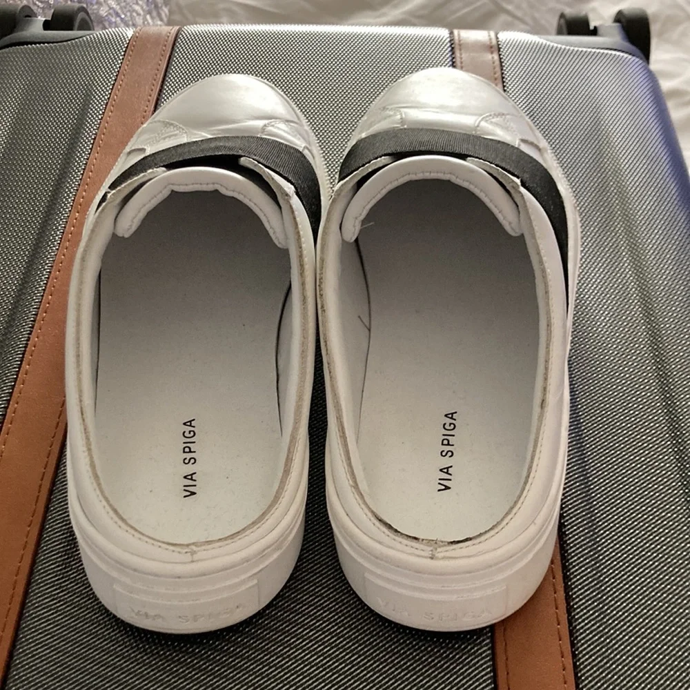 Vía Spiga slip on sneakers